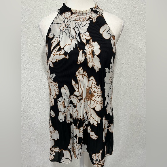 Apt. 9 Tops - APT 9 Floral Pleated Swing Halter Top EUC